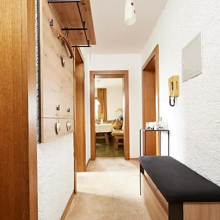 Alpenbasis - Retro Mountain Stay Daire Bolsterlang