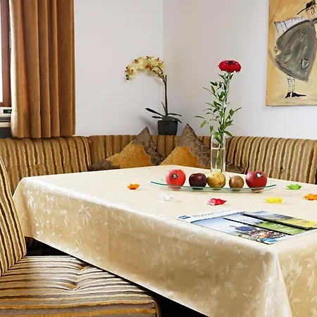 Alpenbasis - Retro Mountain Stay